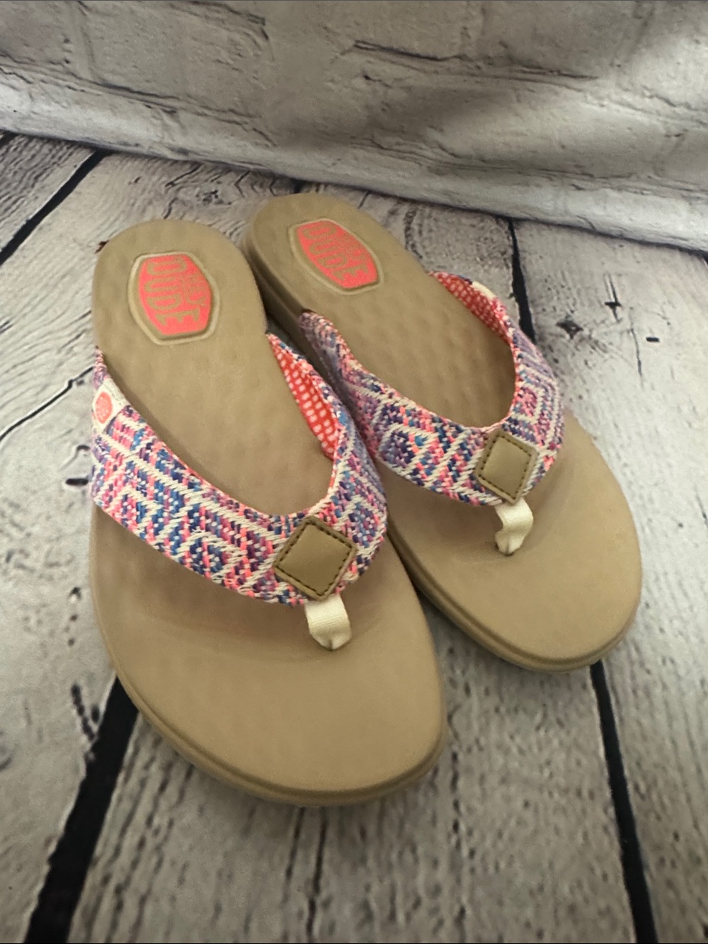 NWOT Hey Dude Christi Flip Surf Baja Womens Beige Flip Flop Sandal Multicolor